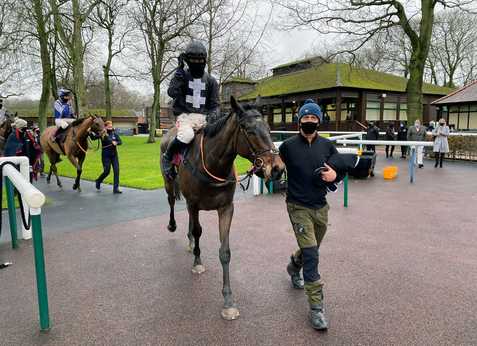 Stolen Money wins at Haydock